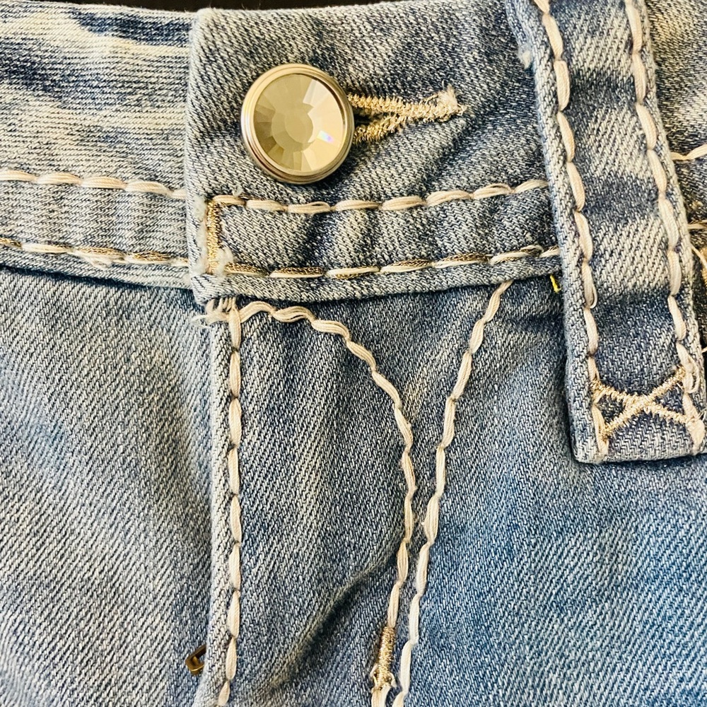 Rock Revival Jelina denim shorts. - Picture 6 of 8